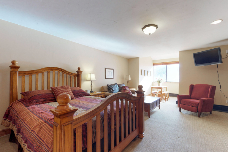 Bedroom 2, Village Square, Summit