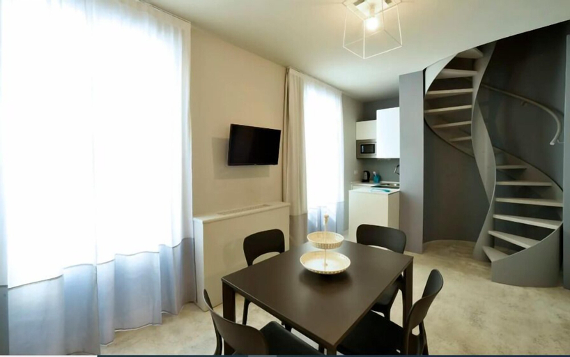 Dining Room 7