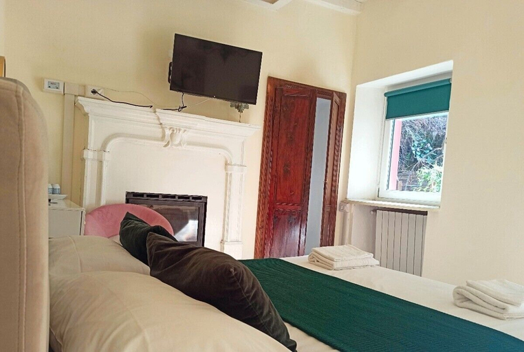 Bedroom 5, Essentia Guest House, Como