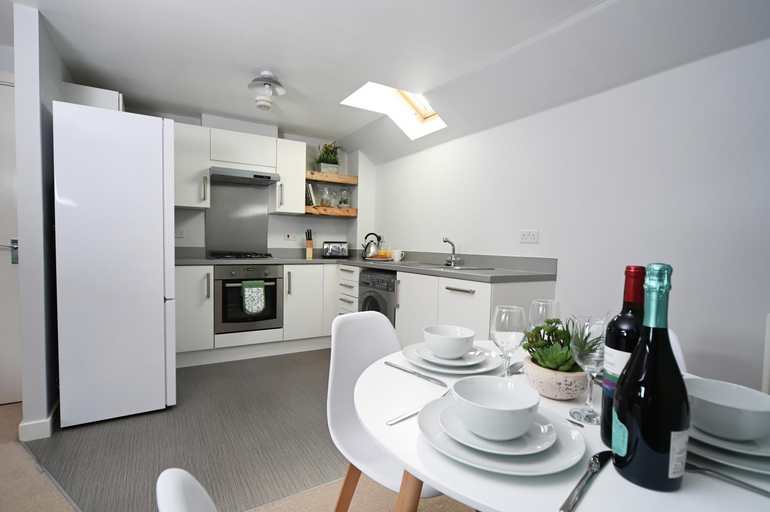 Others 4, Ideal Coach House, Swindon