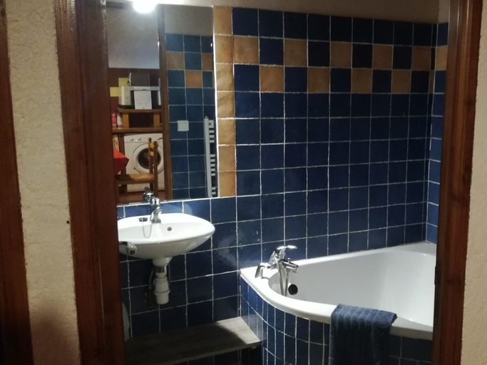 Bathroom 5, Domaine Mas Bazan, Pyrénées-Orientales