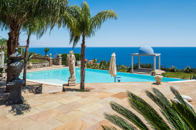 Rooftop pool 5, Buena Vista, Messina
