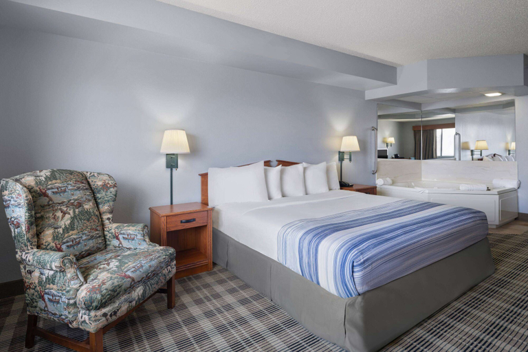 Bedroom 4, AmericInn by Wyndham Stuart, Adair