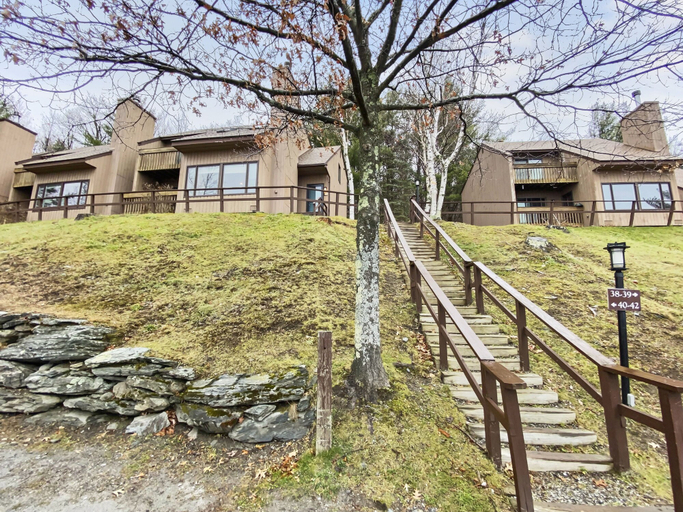 Exterior & Views 2, 41 Summit Condo Near Mountain Shuttle by RedAwning, Washington