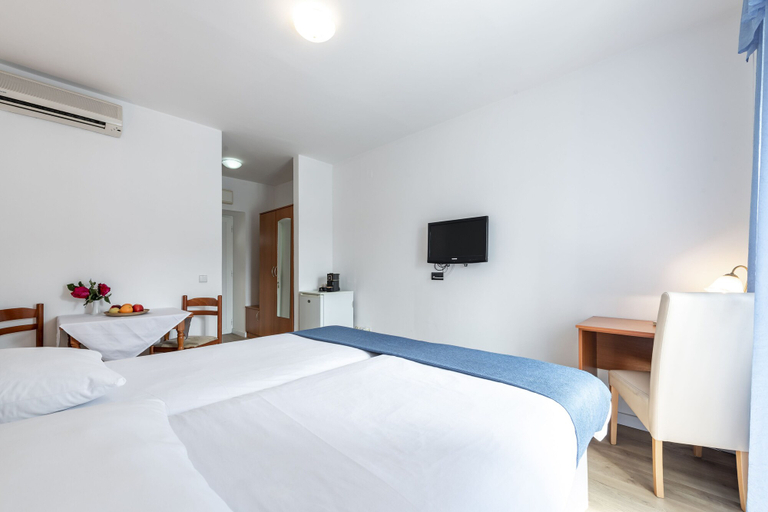 Bedroom 3, Villa Doris, Pojezerje