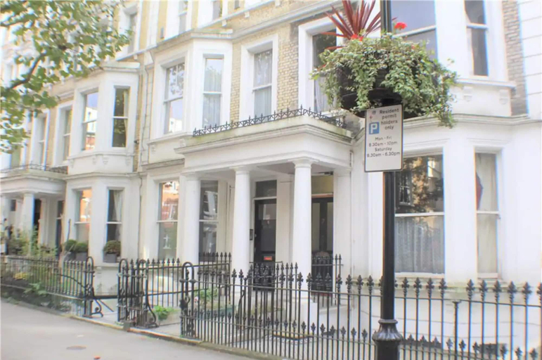 Exterior & Views 2, Bright and Modern 2 Bedroom Apartment in Earl's Court, London