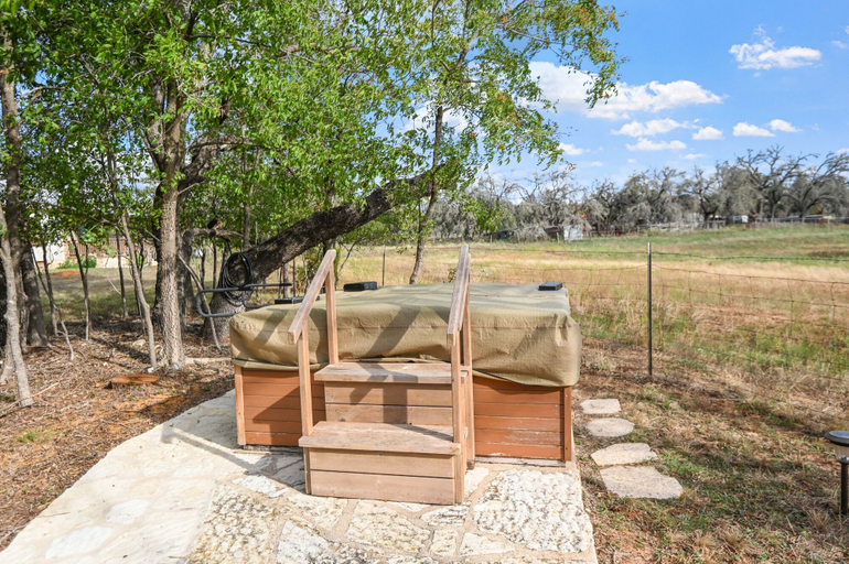 Outdoor spa tub, Chula Vista 1 Bedroom Cabin by RedAwning, Gillespie
