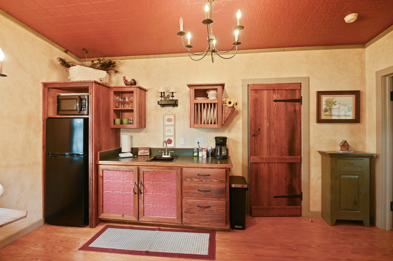 Private kitchen 4, Chula Vista 1 Bedroom Cabin by RedAwning, Gillespie