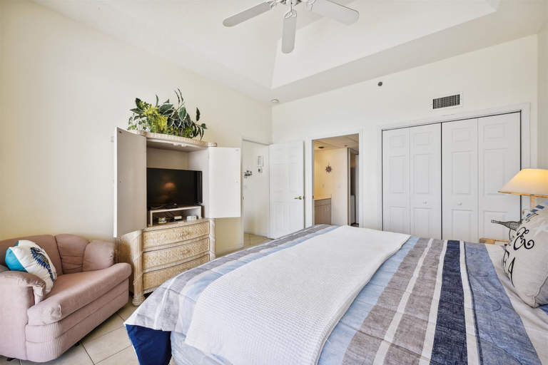 Bedroom 3, Long Beach by Book That Condo, Bay