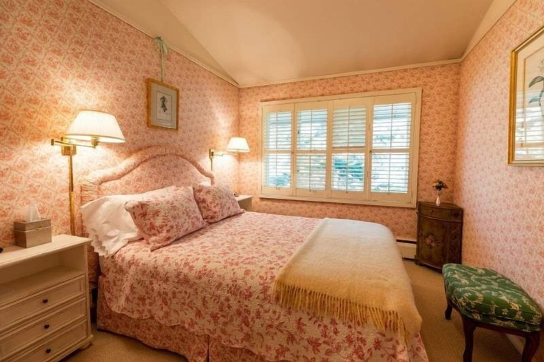 Room 3, Vail Trails Chalets Convenient Suite Located Short Walk to Gondola by RedAwning, Eagle