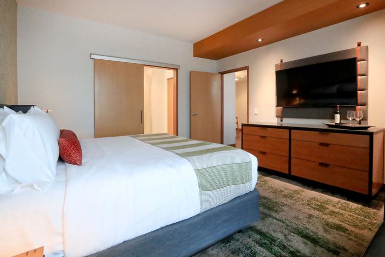Bedroom 3, Emerald Queen Hotel and Casino - Tacoma, Pierce