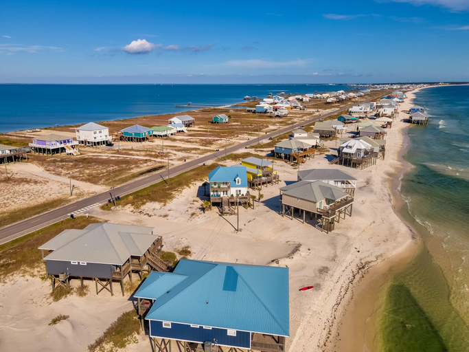 Beach 2, Shore Beats Work - 104 Surf Ct 4 Bedroom Home by RedAwning, Mobile