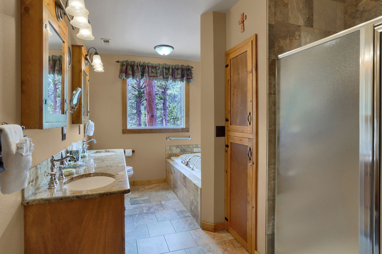 Bathroom 3, Rocky Mountain Lodge, El Paso