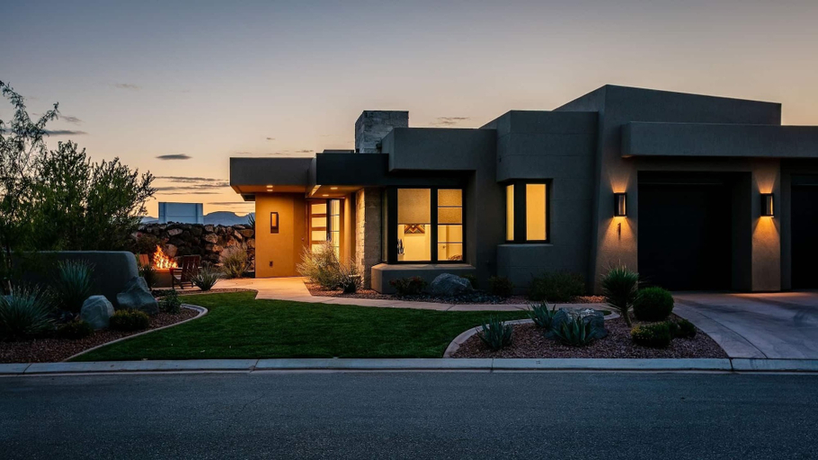 Exterior & Views