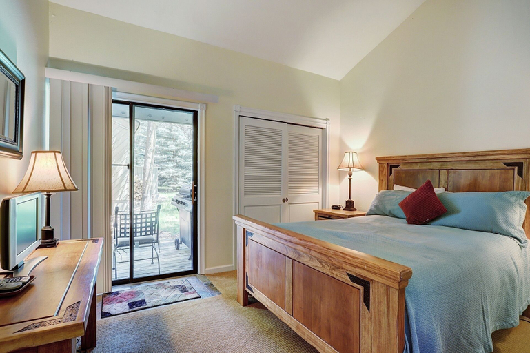 Room 3, 1182 Flying Dutchman 2 Bedroom Condo by RedAwning, Summit