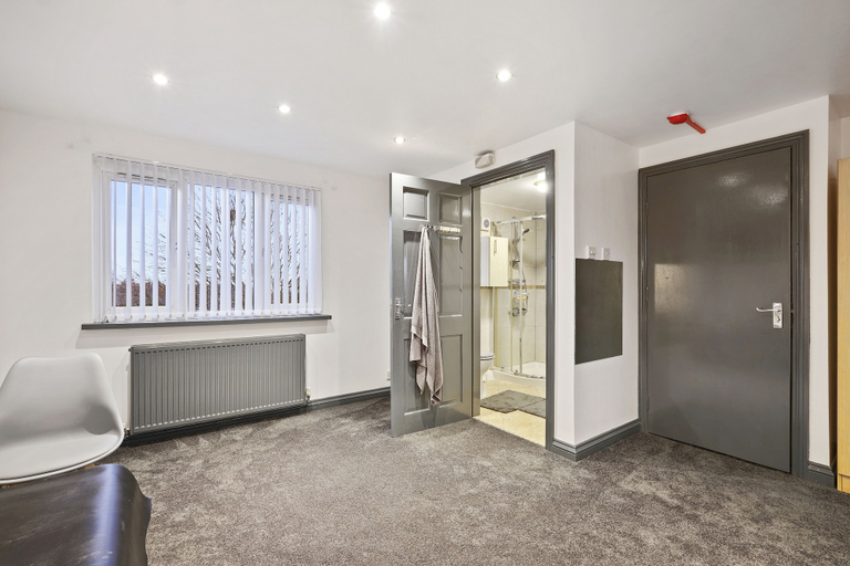 Others 4, Stunning 5bed House in Birmingham Contractors Also, Birmingham