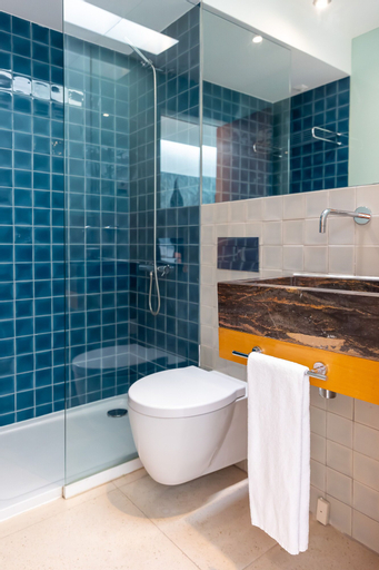 Bathroom 11
