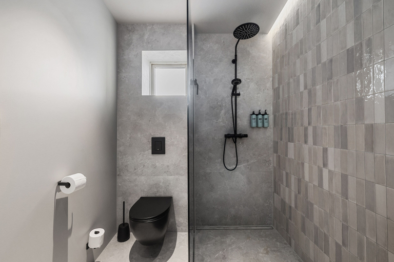 Bathroom 3, Luxurious Large Home, Perfect for Your Group, Hafnarfjörður