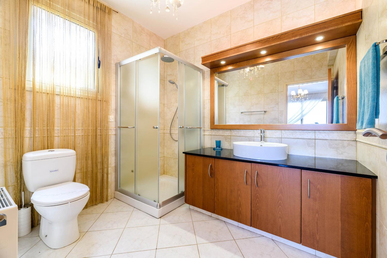 Bathroom 3, Royal Beachfront Villa