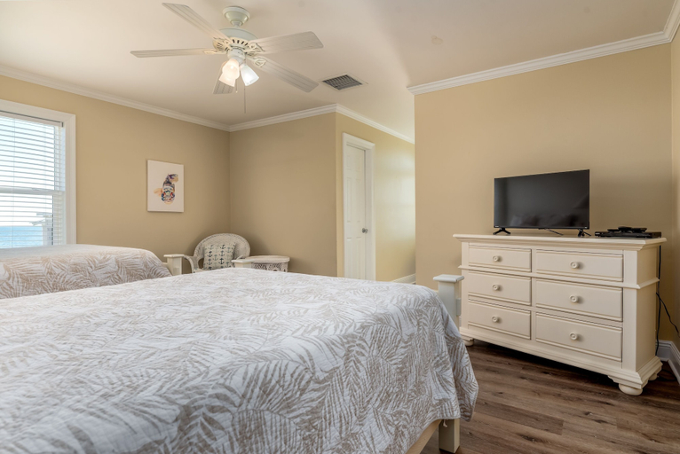 Room 3, Shore Beats Work - 104 Surf Ct 4 Bedroom Home by RedAwning, Mobile