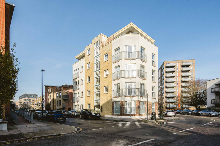 Exterior & Views, Luxe Living in a 2-bedroom Canary Wharf Haven, London