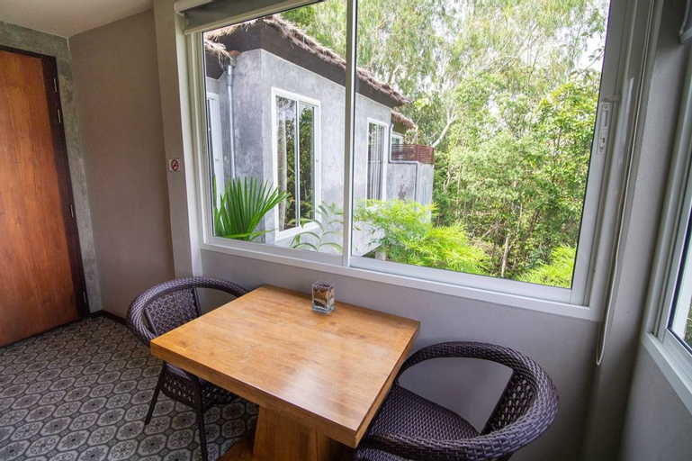 Dining Room 4