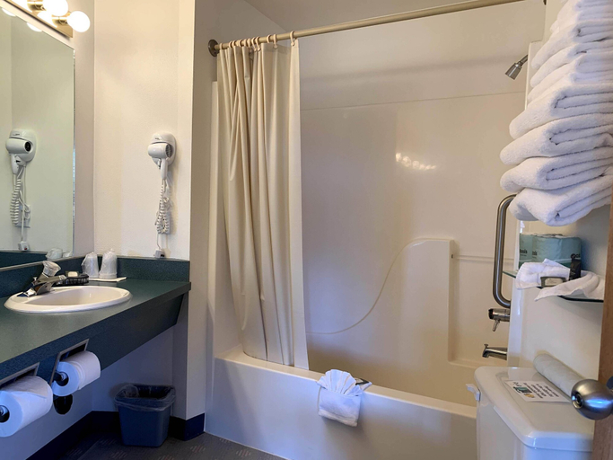 Bathroom 4, Smith Rock Resort, Jefferson