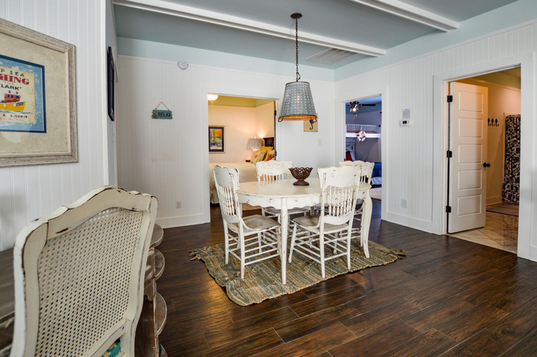 Private kitchen 3, The Rookery III Unit 7024, Baldwin