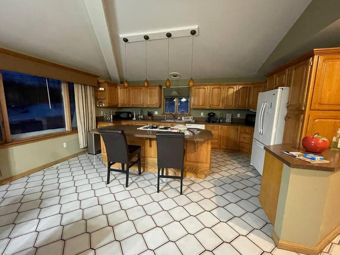 Luxury 3-Bedroom home, Aroostook