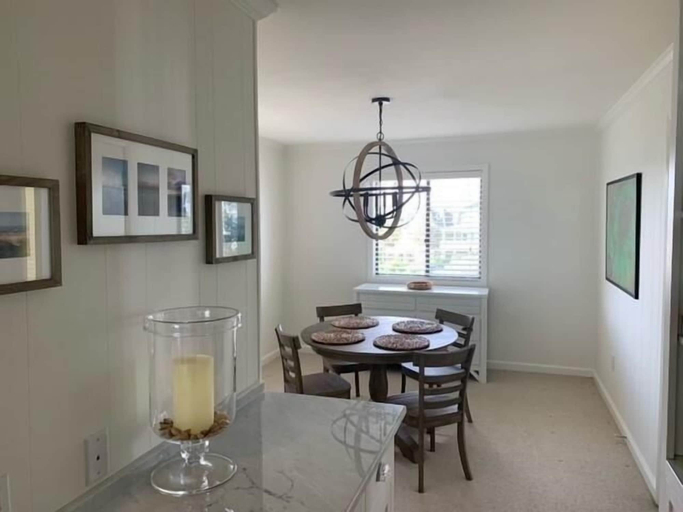 Room 5, The Skipper 2 Bedroom Condo by RedAwning, Brunswick