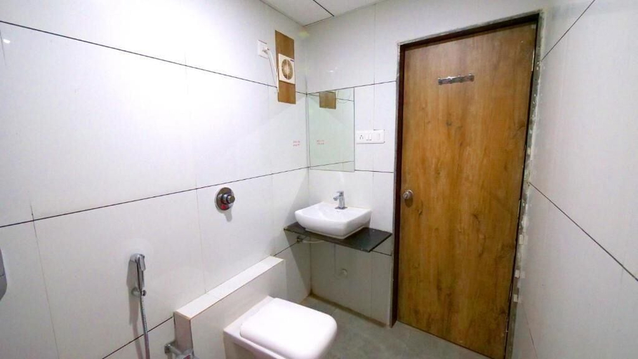 Bathroom, Hotel Platinum, Gir Somnath