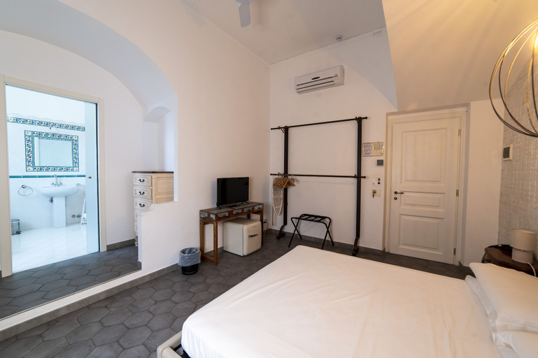 Bedroom 3, Hotel Miramare - Spotorno, Savona