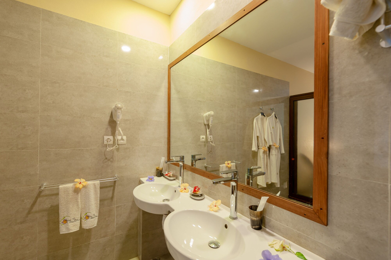 Bathroom 4, Nosy Be Hotel & Spa, Diana