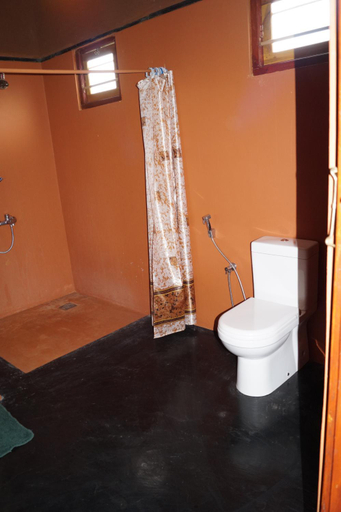 Bathroom 3, Yala Peace Cottages, Thissamaharama