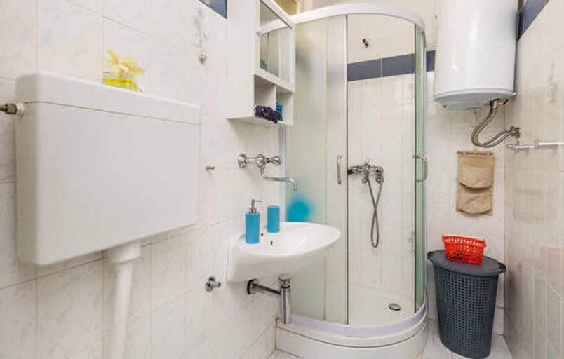 Bathroom, Stunning 1-bed Apartm. Near the Beach in M. Lošinj, Mali Lošinj