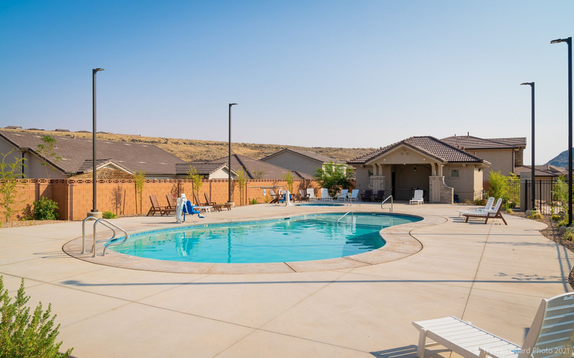 Pool 5, Desert Living 5 Bedroom Home by RedAwning, Washington