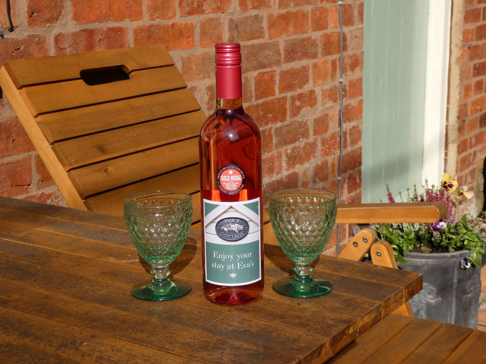 Food & Drinks 3, Fab 2-bed Cotswolds Cottage With Private Courtyard, Warwickshire
