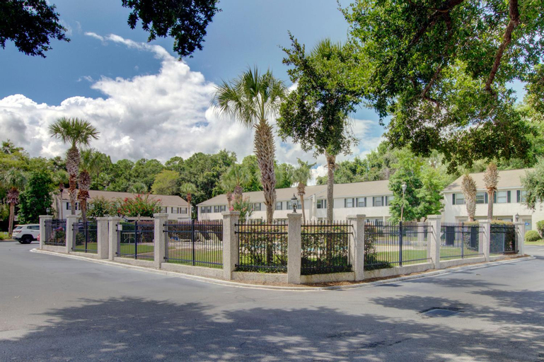 Courtyard Villa B-6, Glynn