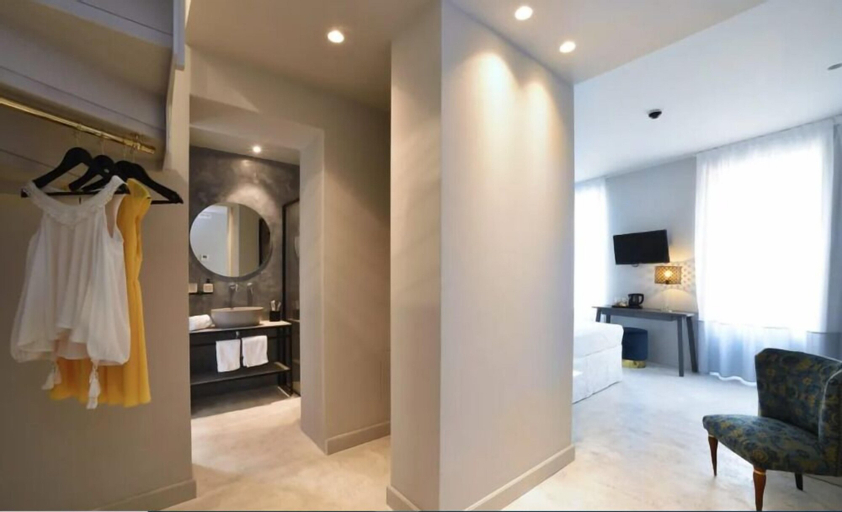 Bathroom 10