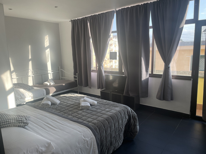 Bedroom 4, Re di Roma, Roma