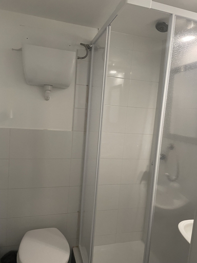 Bathroom 5, Re di Roma, Rome