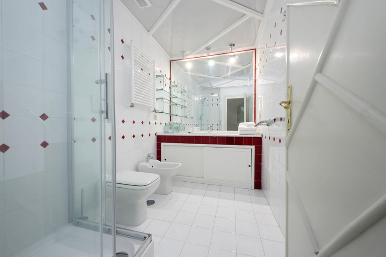 Bathroom 5, Treasurerome Spanish Steps Family 4BR, Rome
