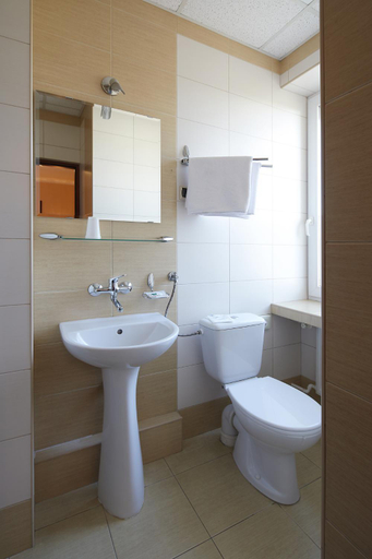 Bathroom 3, Hotel Wlokniarz, Pabianice