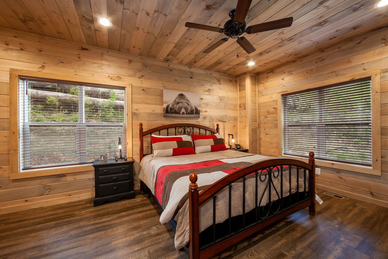 Bedroom 2, Creekside Manor Too 2 Bedroom Cabin by RedAwning, Sevier