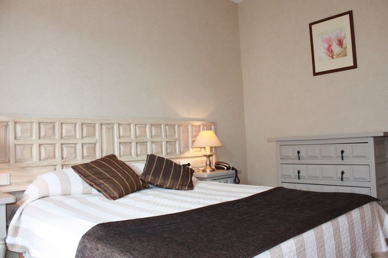 Room 4, Grand Hôtel de la Reine Amélie, Pyrénées-Orientales