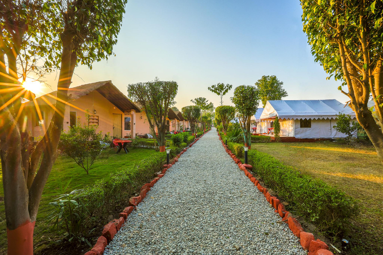 Exterior & Views
