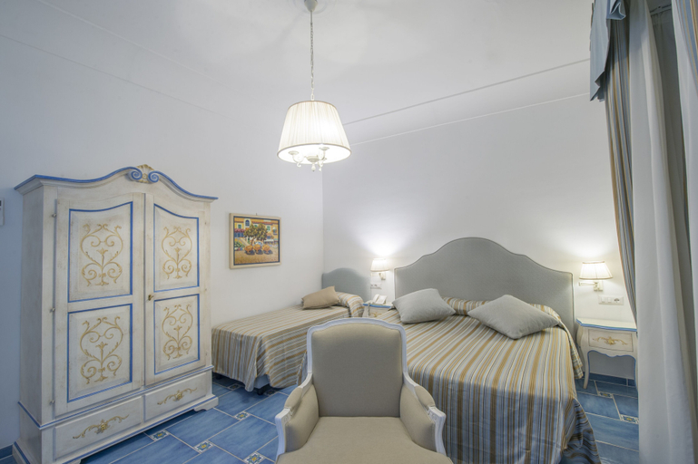 Bedroom 3, Hotel Pellegrino, Salerno