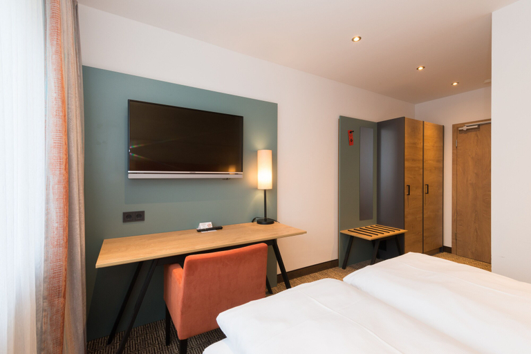 Bedroom 3, Hotel Schneider, Roth