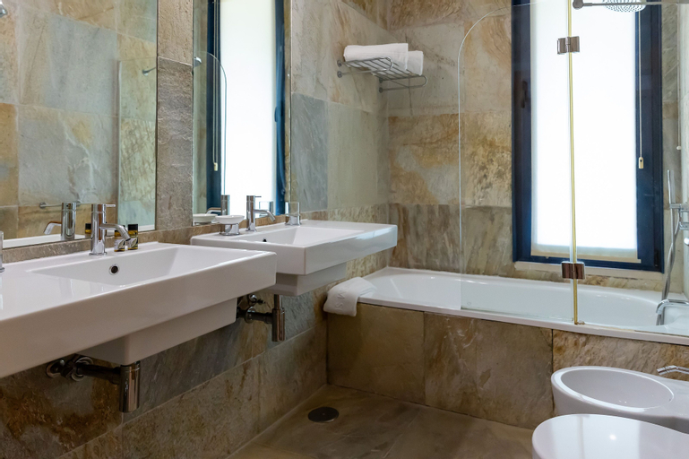 Bathroom 13