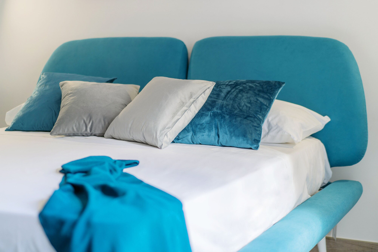 Others 5, Modern spacious apartment with terrace, balconies, solarium & gym, Napoli